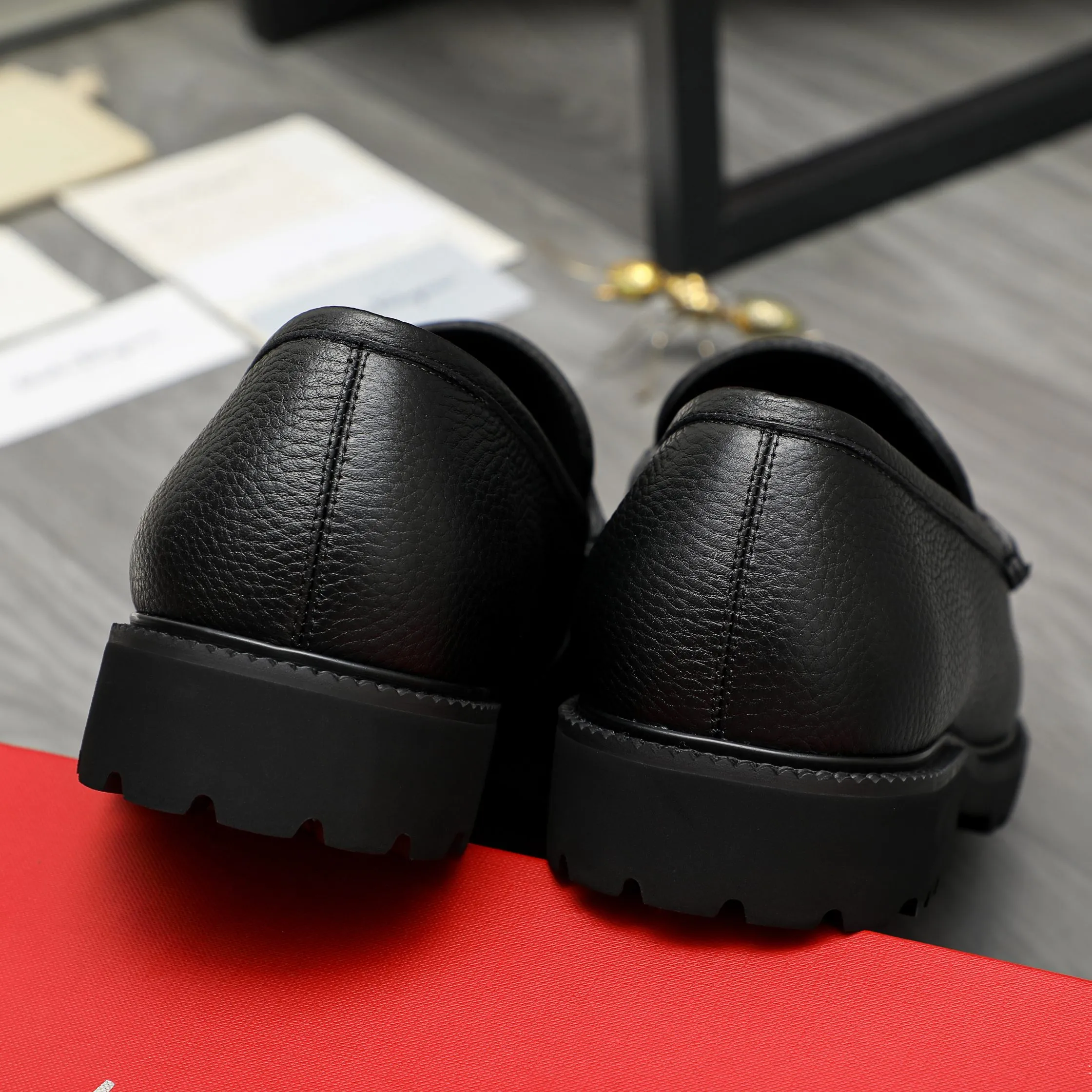 Men's shoes 💰540 Product trademark: Ferragamo "Ferragamo" business slip-on leather shoes Regular size: 38-44 (45.46 custom-made, non-returnable) Product materials: Selected high-quality small pebbled cowhide upper, cowhide lining, original outsole